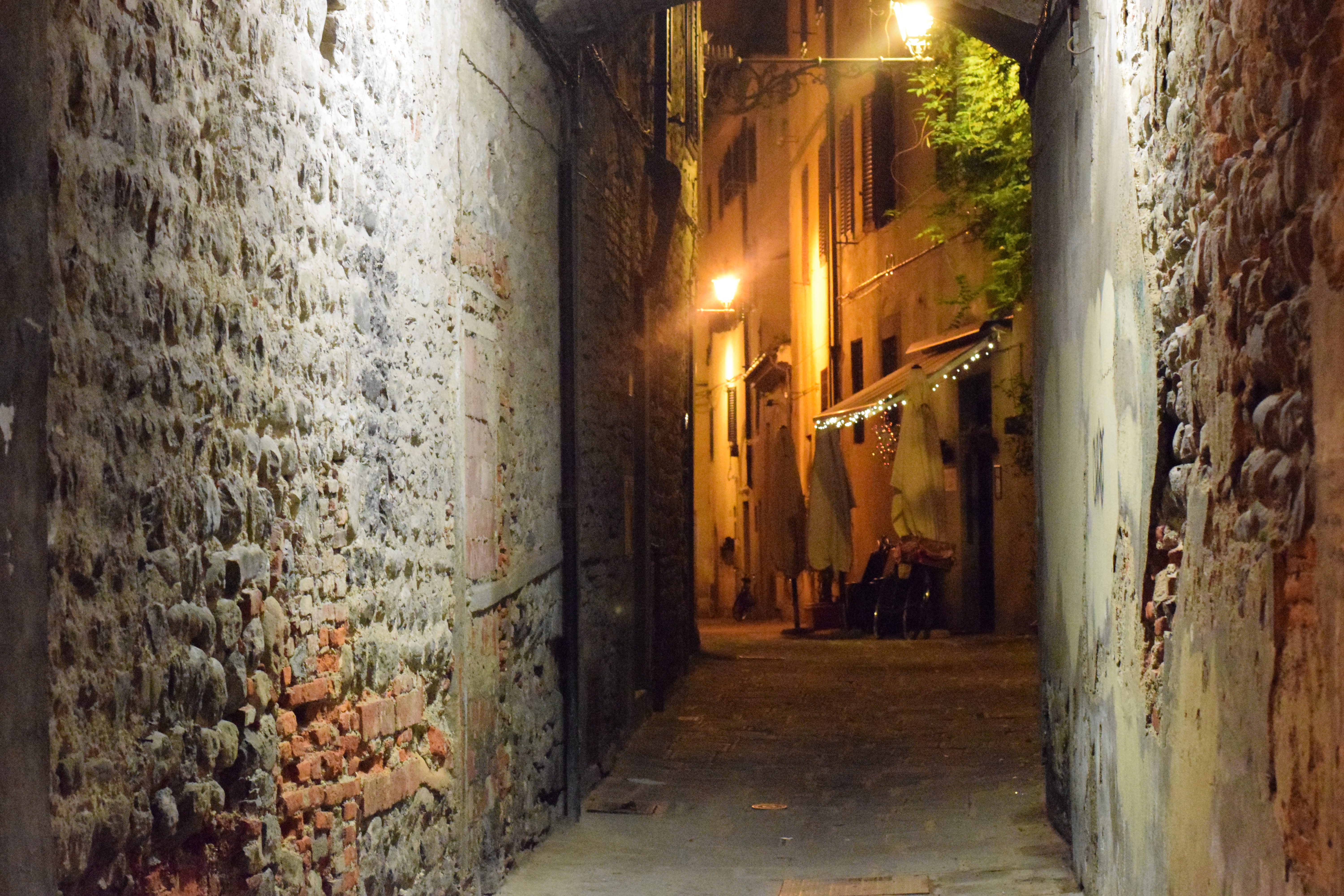 Emily Dickinson and Pistoia’s Nocturnal Streets